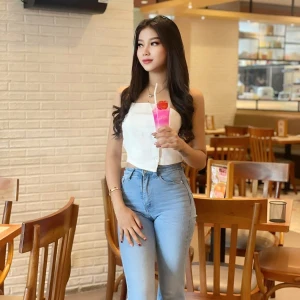 Call Girls in Laxmi Nagar 8860280117 Escort Service